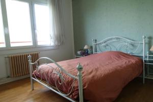 Posteľ alebo postele v izbe v ubytovaní Maison avec jardin, au centre de Nancy, à 2 pas de la Fac de lettres