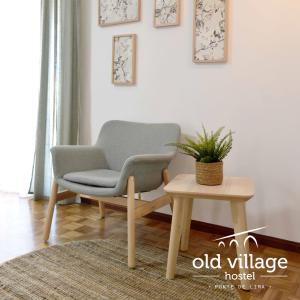 Uma área de estar em Old Village Hostel