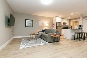 Brand New Maple Bay Suite