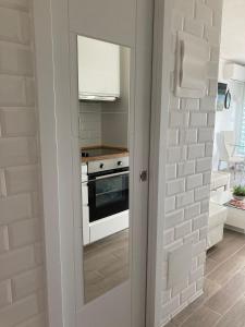 Zdjęcie z galerii obiektu Renovated Modern Elegant Studio with Sea View w Marbelli
