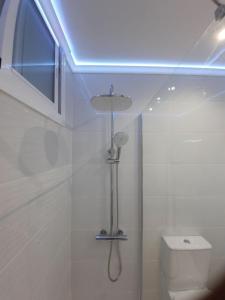 Zdjęcie z galerii obiektu Renovated Modern Elegant Studio with Sea View w Marbelli