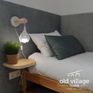 Cama ou camas em um quarto em Old Village Hostel