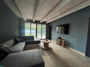 a living room with a couch and a tv at Maison de campagne in Graveson