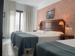 Postel nebo postele na pokoji v ubytování Hotel Al-Andalus