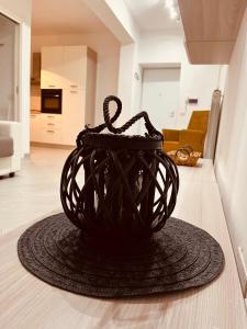 a black vase sitting on top of a floor at La Casa sul Duomo in Terni
