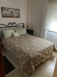 Posteľ alebo postele v izbe v ubytovaní precioso apartamento con vistas al mar