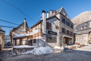 Nespecifikovaný výhled na hory nebo výhled na hory při pohledu z hotelu