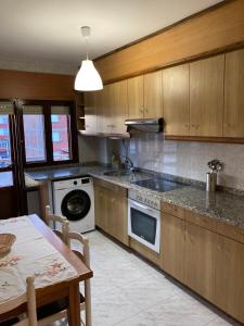 Dapur atau dapur kecil di Encantador apartamento en el corazón de la Costa da Morte