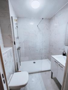 Zdjęcie z galerii obiektu Appartements avec jardin w Nicei