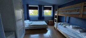 Poschodová posteľ alebo postele v izbe v ubytovaní Eidsdal Rest House