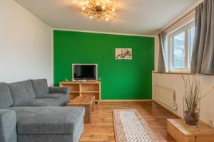 Televízia a/alebo spoločenská miestnosť v ubytovaní Anblick Appartement with lake view