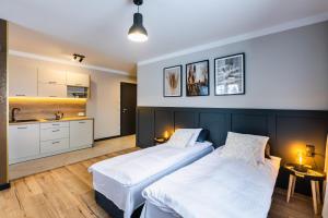 Ein Bett oder Betten in einem Zimmer der Unterkunft Przystanek Babia Apartamenty