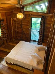 姆卡布里山林小屋客房内的一张或多张床位