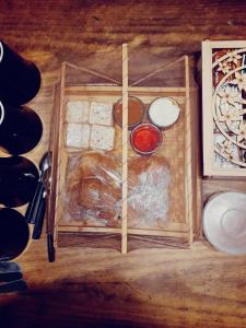 a wooden box with some ingredients on a table at Hospedaje Casa Azul in Villa Allende +13 photos