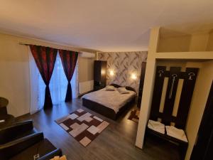 a small bedroom with a bed and a window at Vila Ana in Băile Govora