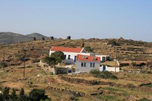 a white house on top of a hill at ArtHome0A in Panormos