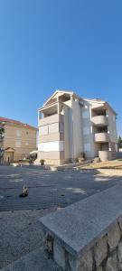Budynek, w którym mieści się apartament