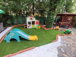 Ο χώρος παιχνιδιού για παιδιά στο Ośrodek Varia