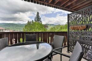 Gallery image of Amazing Lakemountain View 5min To Tremblant 491 in Mont-Tremblant