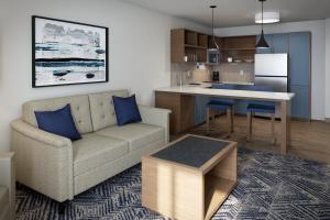 A seating area at Candlewood Suites - Tulsa Hills - Jenks, an IHG Hotel