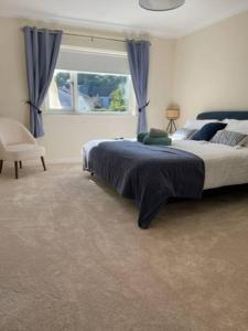 A bed or beds in a room at Devonshire Bungalow - close to the Coast & Lakes.