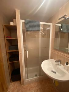 a bathroom with a shower and a sink at apartamento Gandiazar 4 playa, VT-52979-V in Playa de Gandia