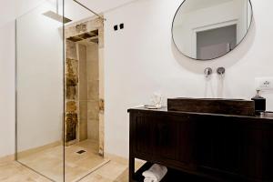 A bathroom at Crocefisso suite -Ortigia