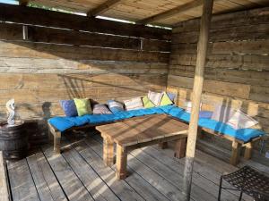 a blue couch and a table in a cabin at L'escale au Port Miniature de Saint Savinien in Le Mung +25 photos