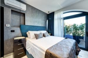 Posteľ alebo postele v izbe v ubytovaní Apartment One B with Heated Private pool + 37 fotografií
