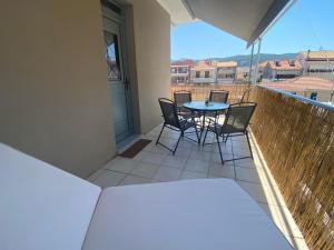 A balcony or terrace at Menta House