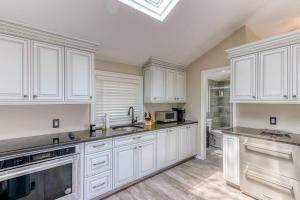 Kuchyň nebo kuchyňský kout v ubytování Beach cottage villa + 13 fotografií