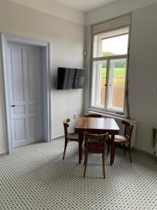 Televízia a/alebo spoločenská miestnosť v ubytovaní Vila Bohemia Saxon Switzerland & SPA