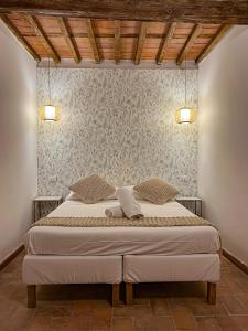 Postel nebo postele na pokoji v ubytování NEW! -Verderame Rooms & Suite in Lucca