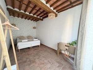 Postel nebo postele na pokoji v ubytování NEW! -Verderame Rooms & Suite in Lucca