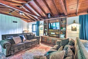 Gallery image of Upscale Dickinson Getaway with Yard on 1 Acre! in Dickinson +24 photos