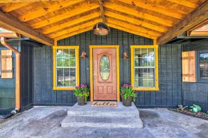 een huis met een bruine deur en een houten plafond bij Upscale Dickinson Getaway with Yard on 1 Acre! in Dickinson