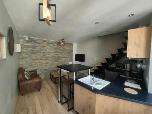 a living room with a counter and a staircase at Studio Centre Ville Chinon in Chinon