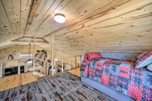 Cama ou camas em um quarto em 2 Rustic Cabins with Porches on Remote Ranch!