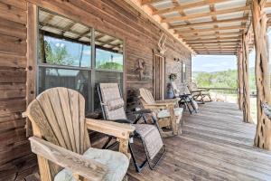 Uma varanda ou terraço em 2 Rustic Cabins with Porches on Remote Ranch!
