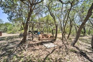 Foto da galeria de 2 Rustic Cabins with Porches on Remote Ranch! em Sabinal