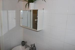 a bathroom with a sink and a mirror at Luxury 3 Bedroom House in Birmingham