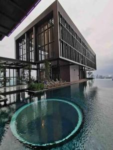 Gallery image of Infinity pool/ Lucentia BBCC, near LALAPORT, PNB118, KLCC in Kuala Lumpur