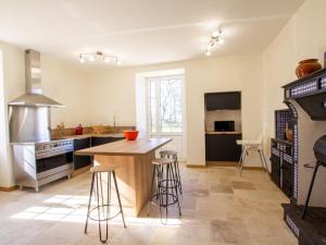 Galeriebild der Unterkunft Grande maison rénovée avec piscine privée et parc, idéale pour vacances en famille en Dordogne - FR-1-616-216 in Savignac-les-Églises