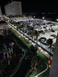una vista aérea de un estacionamiento por la noche en Salinas Exclusive Resort en Salinópolis