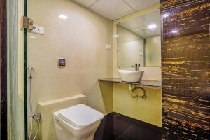 Koupelna v ubytování Hotel BKC Corporate Inn
