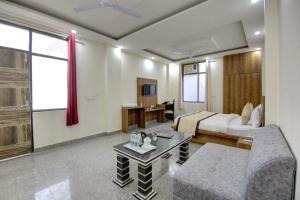 Posezení v ubytování Hotel Premier Noida 135