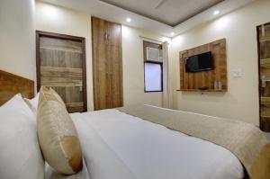 TV a/nebo společenská místnost v ubytování Hotel Premier Noida 135