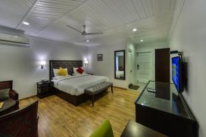 Letto o letti in una camera di HOTEL METROPOLIS SRINAGAR
