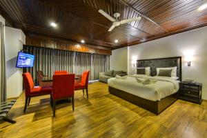 Letto o letti in una camera di HOTEL METROPOLIS SRINAGAR