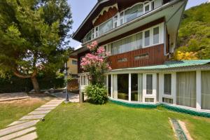 Giardino di HOTEL METROPOLIS SRINAGAR